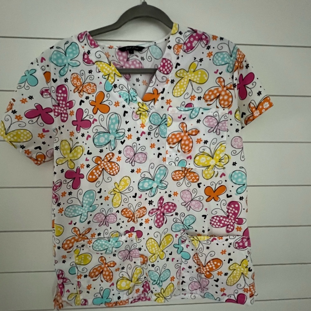 Medium women’s butterfly scrub top